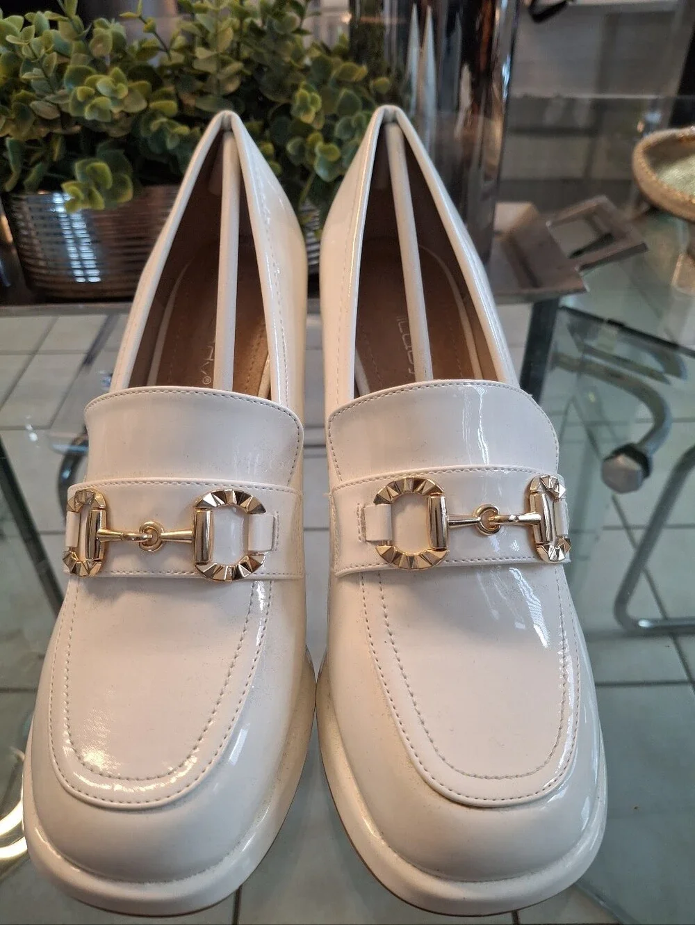 N/A elegant cream
